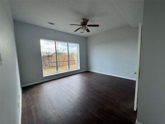 1915 Laurel Bay Drive, Houston, TX 77014