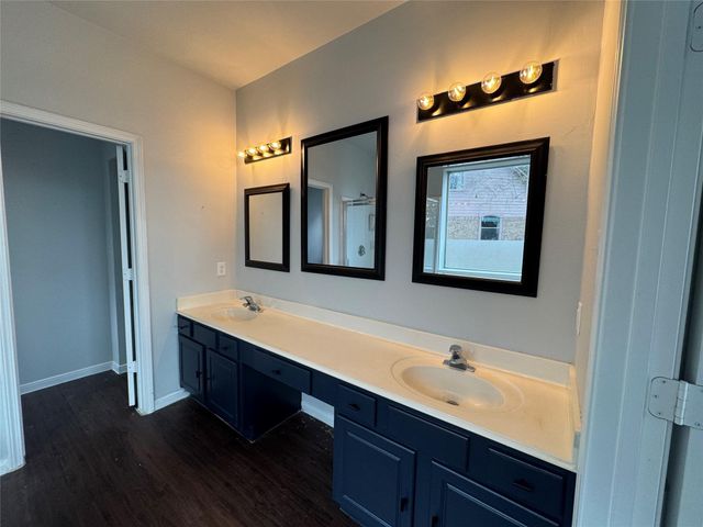 1915 Laurel Bay Drive, Houston, TX 77014