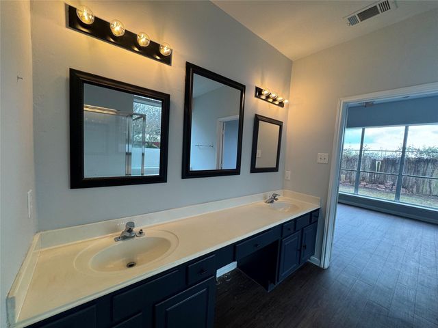 1915 Laurel Bay Drive, Houston, TX 77014