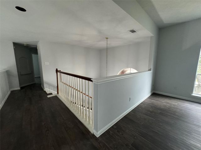 1915 Laurel Bay Drive, Houston, TX 77014