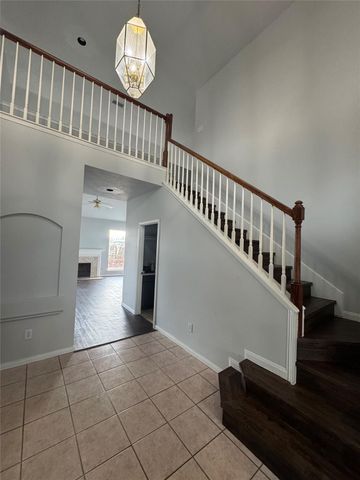 1915 Laurel Bay Drive, Houston, TX 77014