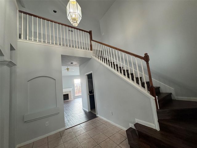 1915 Laurel Bay Drive, Houston, TX 77014