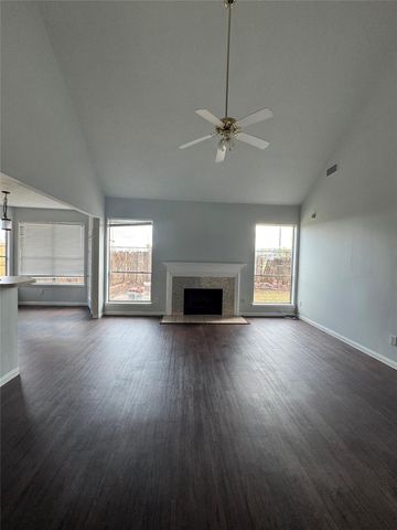 1915 Laurel Bay Drive, Houston, TX 77014