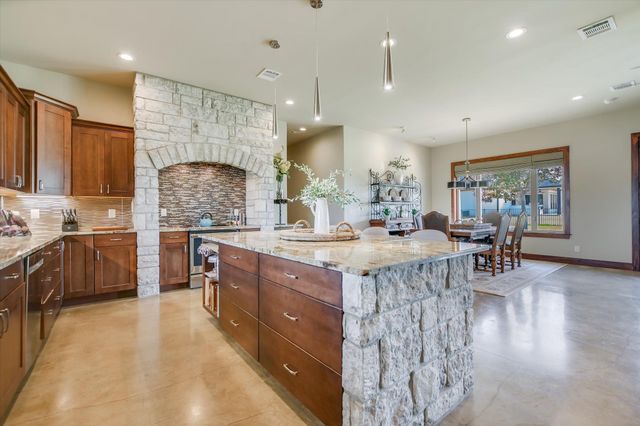 101 Still Meadow DR, Kingsland, TX 78639