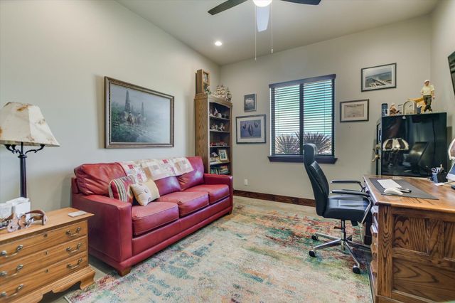 101 Still Meadow DR, Kingsland, TX 78639