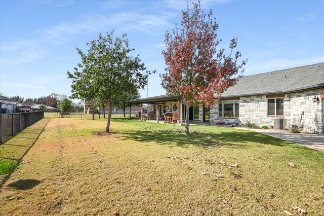 101 Still Meadow DR, Kingsland, TX 78639