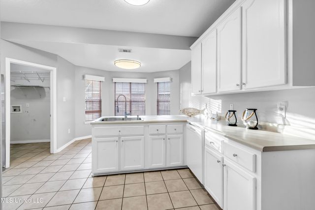 8500 Clamshell Avenue, Ocean Springs, MS 39564