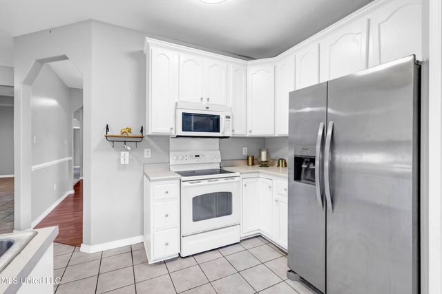 8500 Clamshell Avenue, Ocean Springs, MS 39564