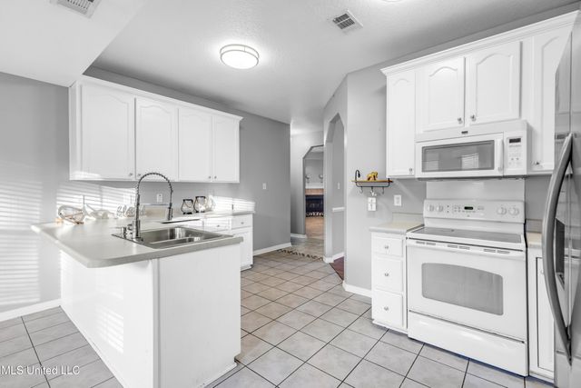 8500 Clamshell Avenue, Ocean Springs, MS 39564