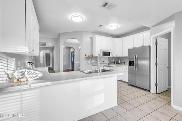 8500 Clamshell Avenue, Ocean Springs, MS 39564