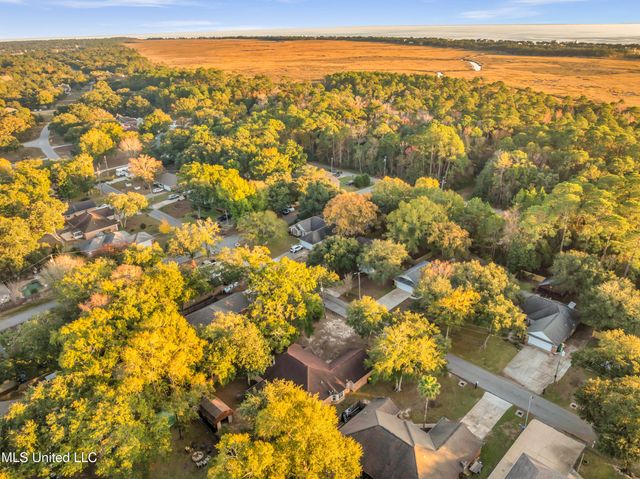 8500 Clamshell Avenue, Ocean Springs, MS 39564