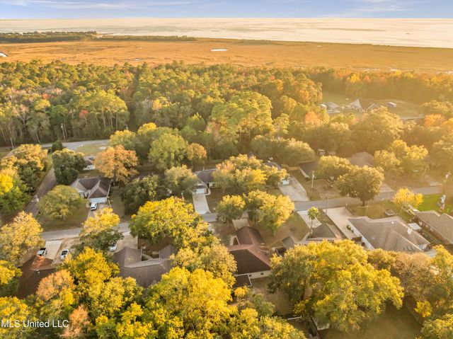 8500 Clamshell Avenue, Ocean Springs, MS 39564