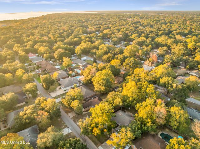 8500 Clamshell Avenue, Ocean Springs, MS 39564