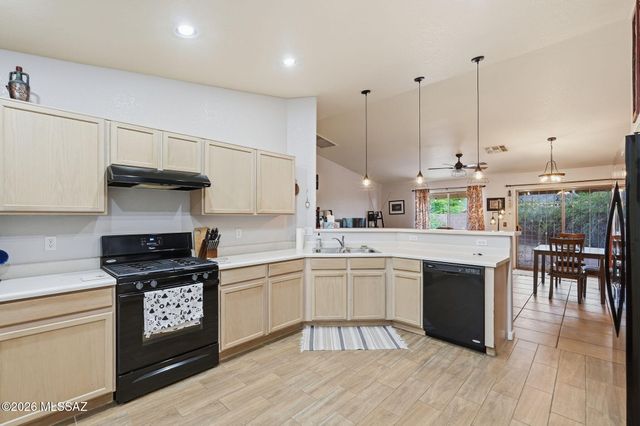 1235 S Star Shadow Drive, Tucson, AZ 85713