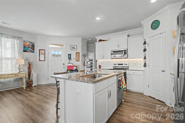 33 Cedar Hill Road, Hendersonville, NC 28792