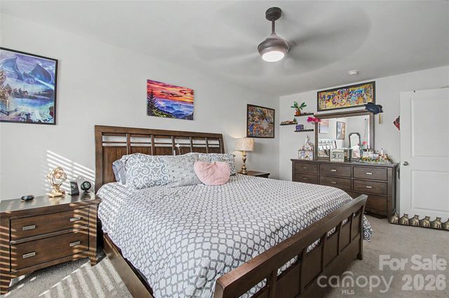 33 Cedar Hill Road, Hendersonville, NC 28792