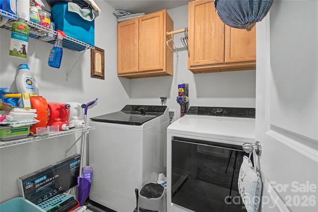 33 Cedar Hill Road, Hendersonville, NC 28792
