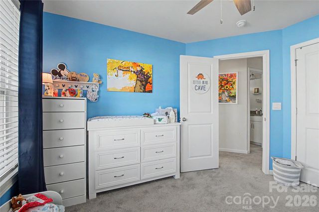 33 Cedar Hill Road, Hendersonville, NC 28792