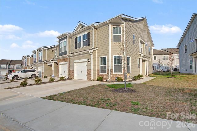 33 Cedar Hill Road, Hendersonville, NC 28792