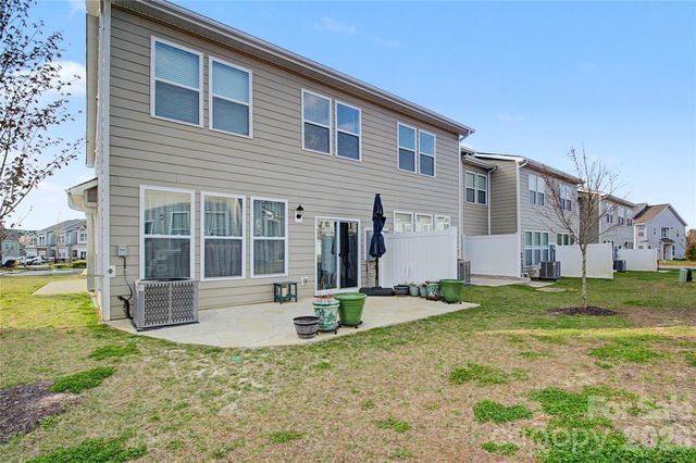 33 Cedar Hill Road, Hendersonville, NC 28792