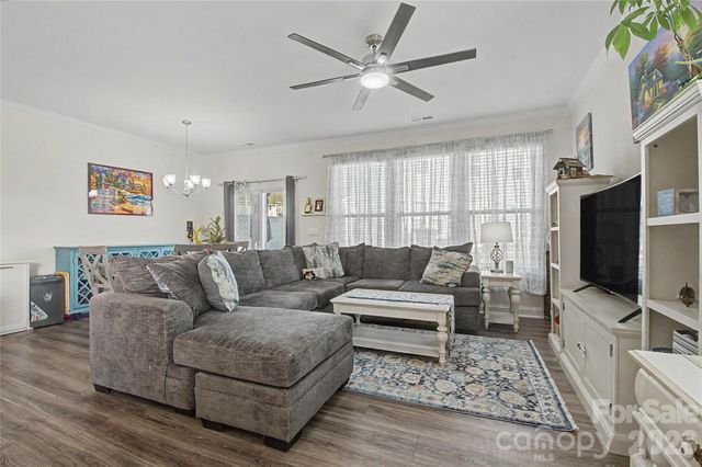 33 Cedar Hill Road, Hendersonville, NC 28792