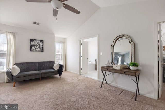 17670 CLEVELAND PARK DR, Round Hill, VA 20141