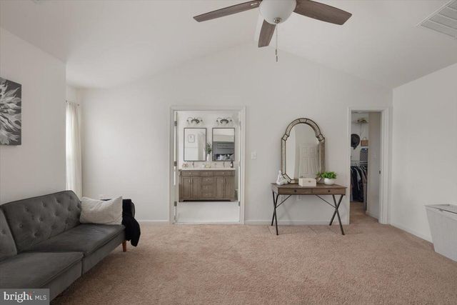 17670 CLEVELAND PARK DR, Round Hill, VA 20141