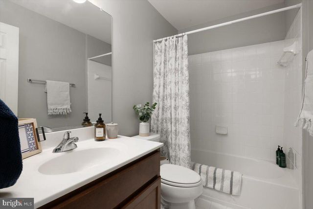 17670 CLEVELAND PARK DR, Round Hill, VA 20141