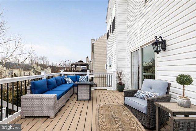 17670 CLEVELAND PARK DR, Round Hill, VA 20141