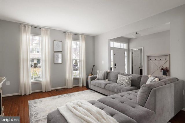 17670 CLEVELAND PARK DR, Round Hill, VA 20141