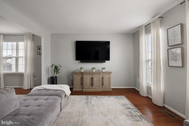 17670 CLEVELAND PARK DR, Round Hill, VA 20141