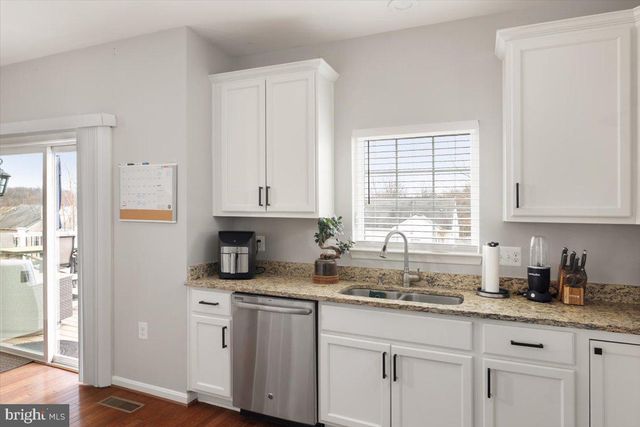 17670 CLEVELAND PARK DR, Round Hill, VA 20141