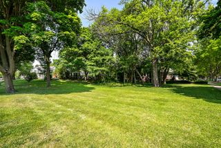 82 Gray Street, St. Charles, IL 60174