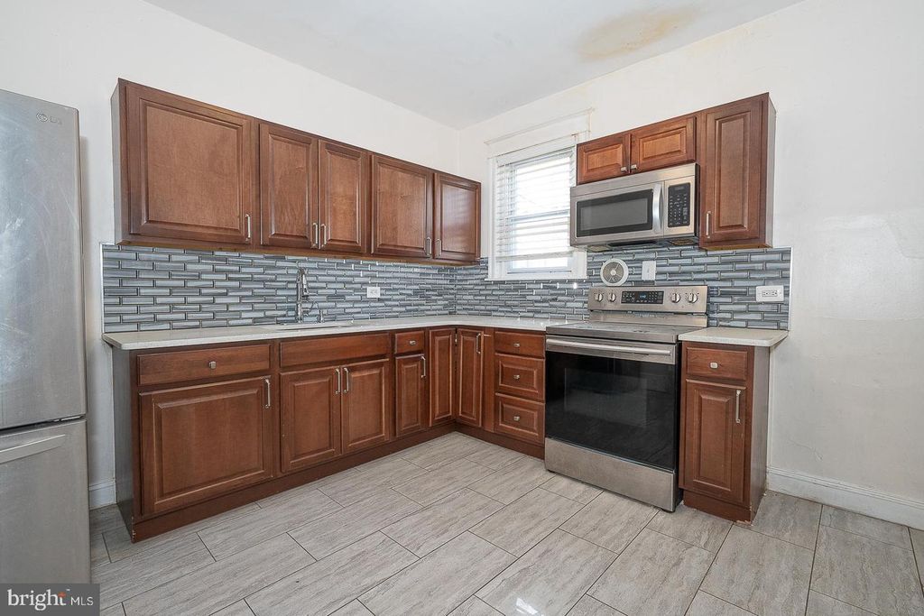 Image 17 of property listing at 232 COPLEY RD, Upper Darby, PA 19082