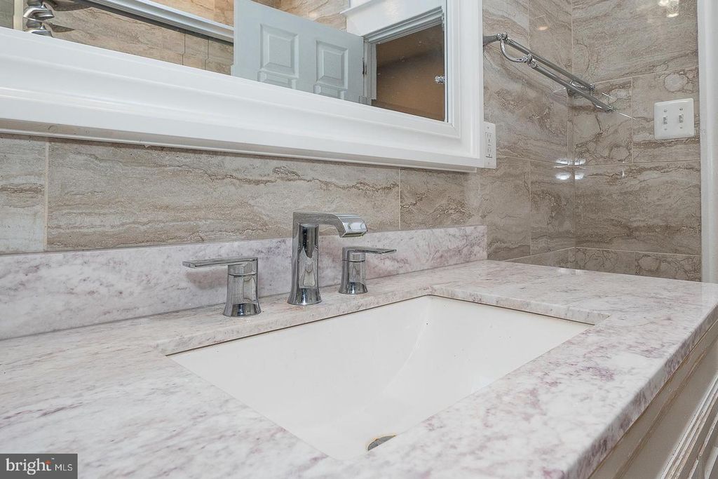 Image 26 of property listing at 232 COPLEY RD, Upper Darby, PA 19082