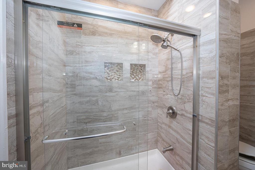 Image 27 of property listing at 232 COPLEY RD, Upper Darby, PA 19082