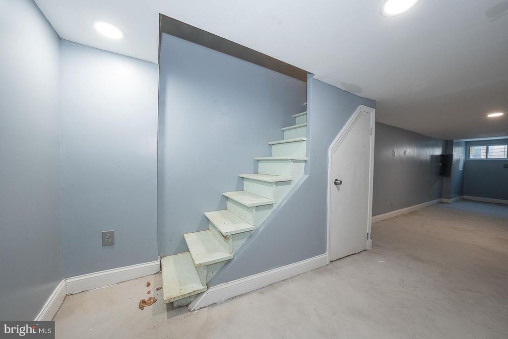 Image 35 of property listing at 232 COPLEY RD, Upper Darby, PA 19082