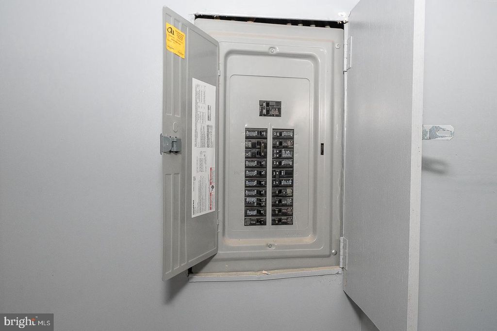 Image 37 of property listing at 232 COPLEY RD, Upper Darby, PA 19082