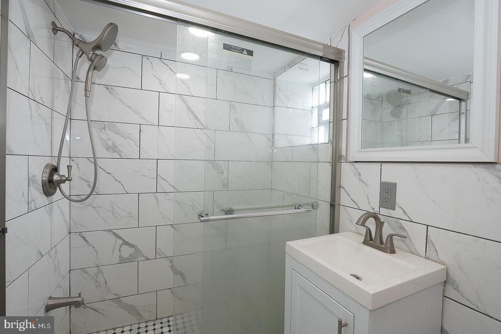 Image 41 of property listing at 232 COPLEY RD, Upper Darby, PA 19082