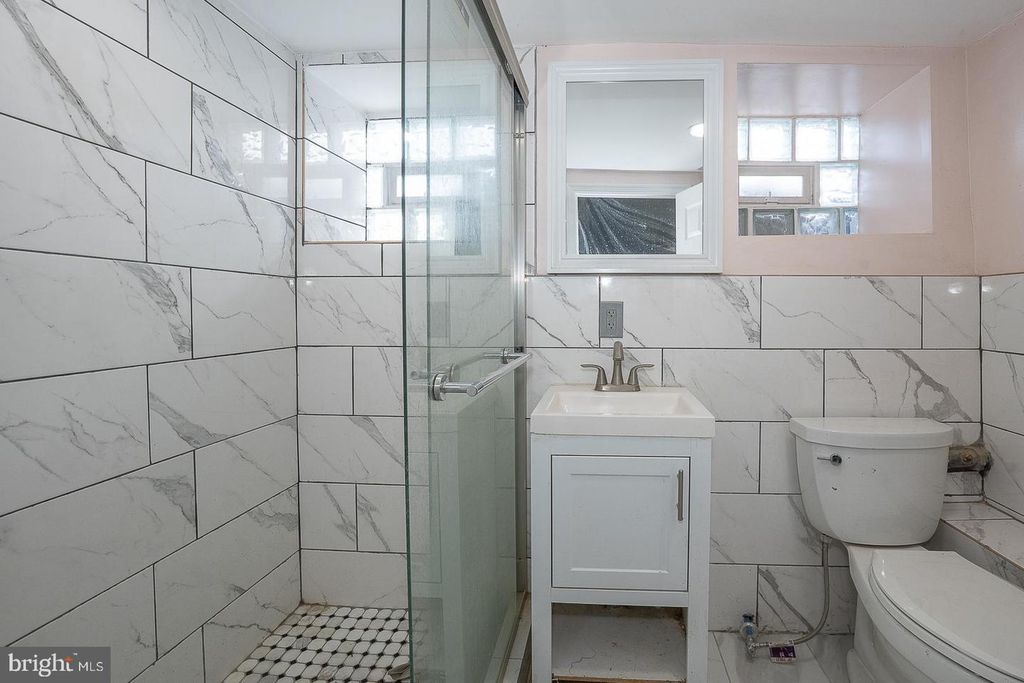 Image 42 of property listing at 232 COPLEY RD, Upper Darby, PA 19082