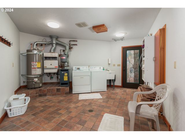 46615 HIGHWAY 101, Neskowin, OR 97149