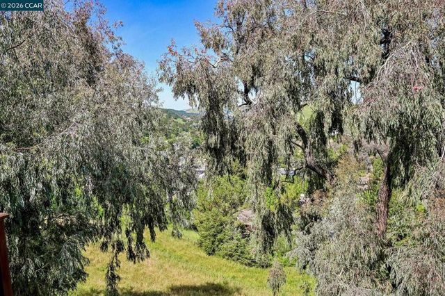 523 Thistle Cir, Martinez, CA 94553