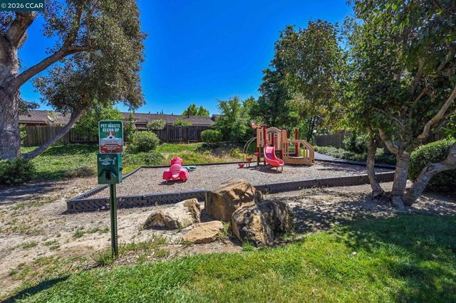 523 Thistle Cir, Martinez, CA 94553