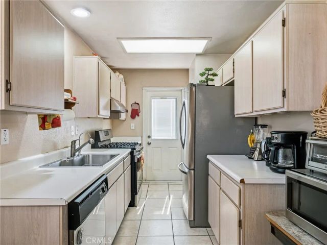 17956 Kendall Circle, Adelanto, CA 92301
