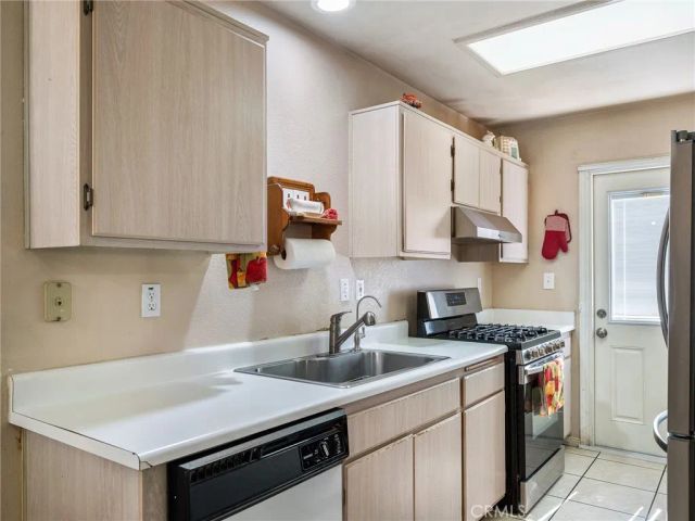 17956 Kendall Circle, Adelanto, CA 92301