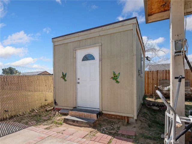 17956 Kendall Circle, Adelanto, CA 92301