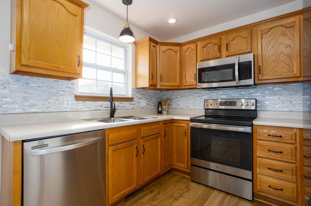 4482 N Toby Avenue, Springfield, MO 65803