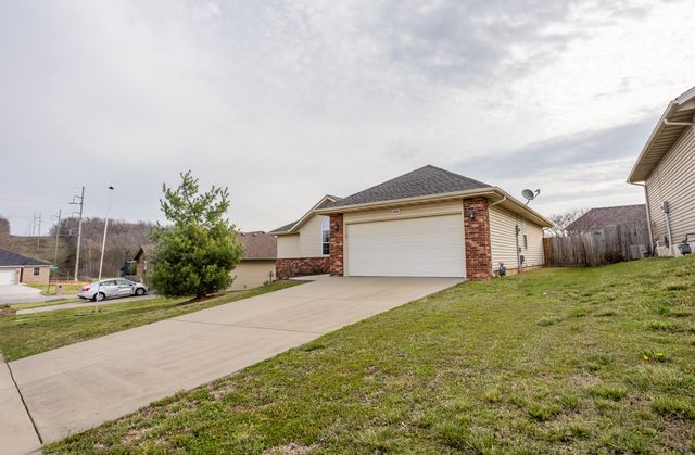 4482 N Toby Avenue, Springfield, MO 65803