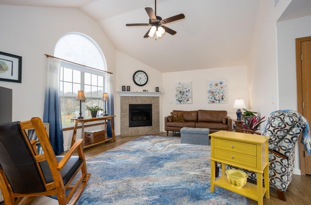 4482 N Toby Avenue, Springfield, MO 65803