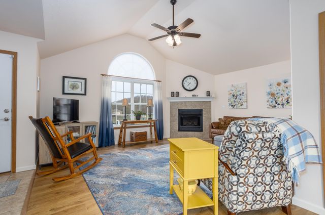 4482 N Toby Avenue, Springfield, MO 65803